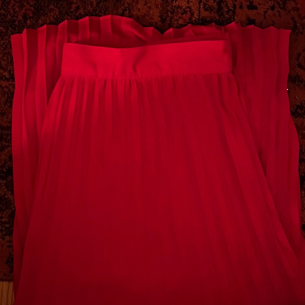 Beautiful red pleated midi skirt